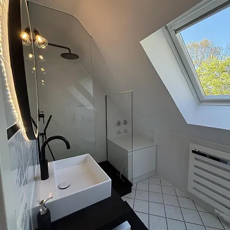 Moderne Mit Seeblick In Herrsching Апартаменты